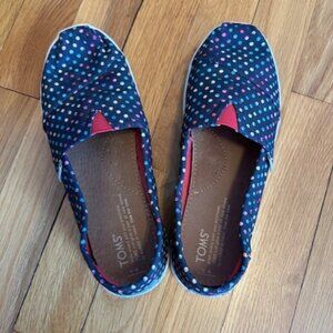 Toms with polka dots